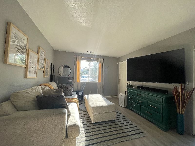 Furnished Finder property 544334_1 photo 3