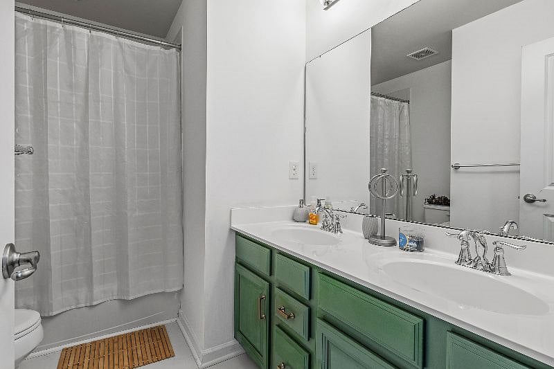 Guest Full Bathroom