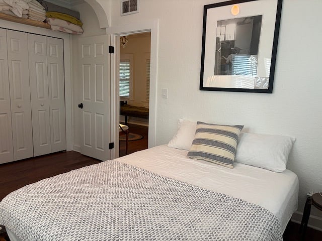 Bright bedroom overlooking backyard garden with Smart TV, Home with Central AC and added window units to bedrooms for extra comfort, Queen bed
