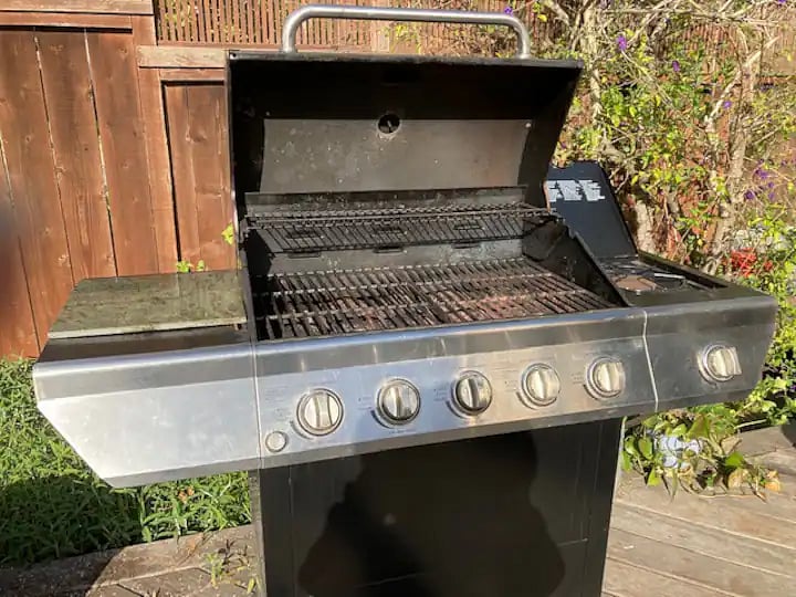 5 burner propane grill for cooking on the deck living room.