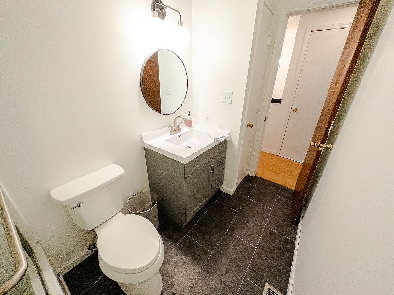 Bathroom 1 with Tub/Shower