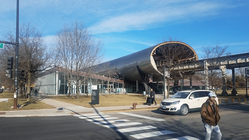 5 minutes from IIT (The Illinois Institute of Technology)