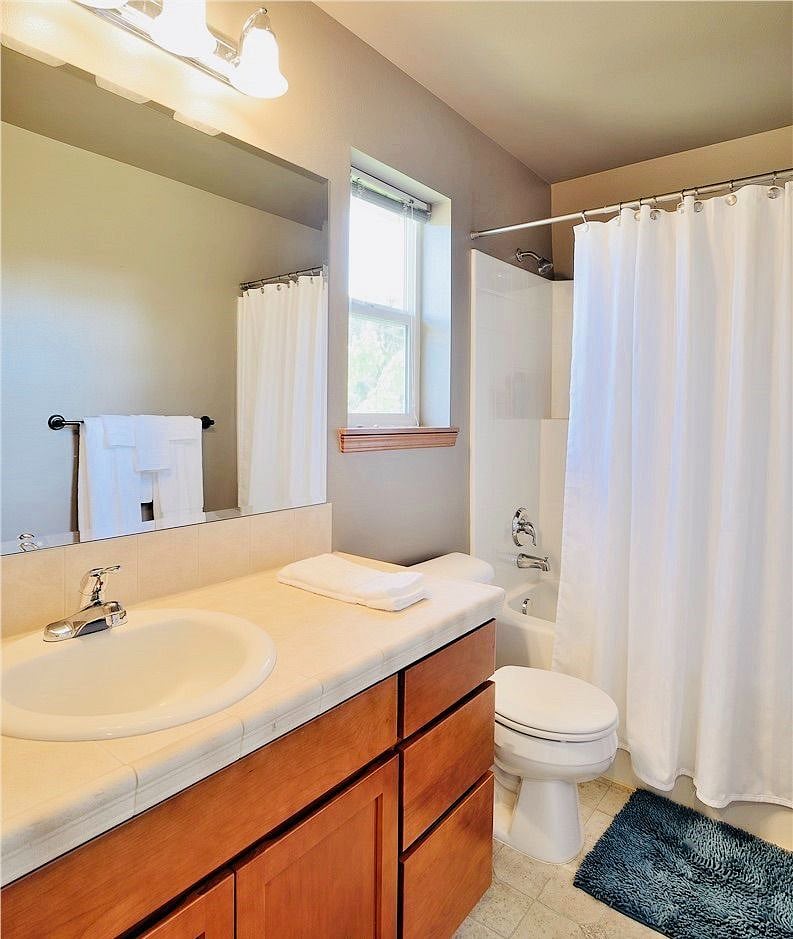 3rd floor common bathroom