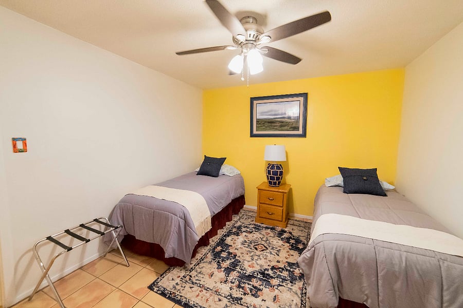 Twin Bed Room