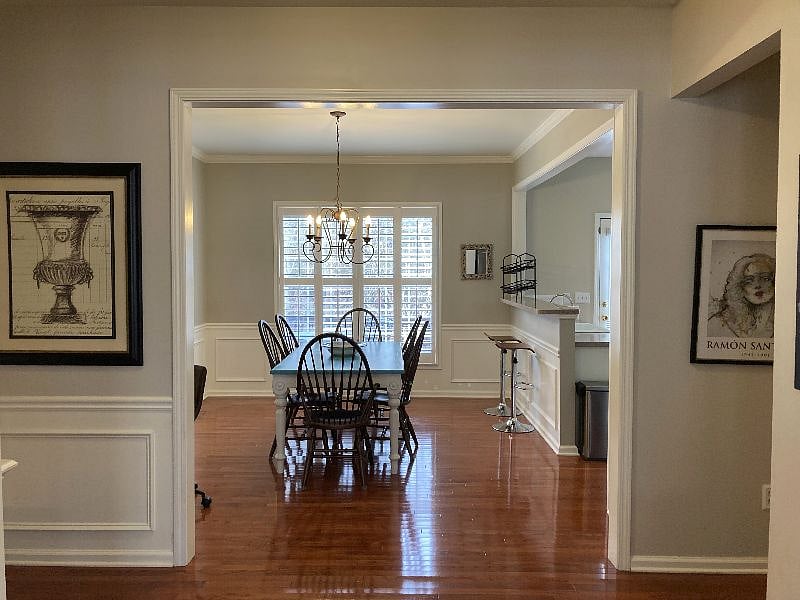 Dining room.