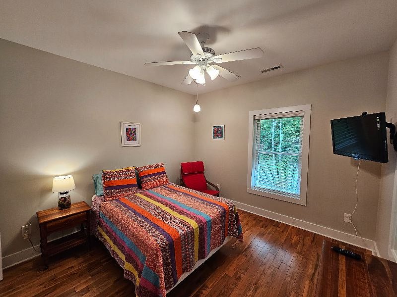 bedroom 2, full bed
