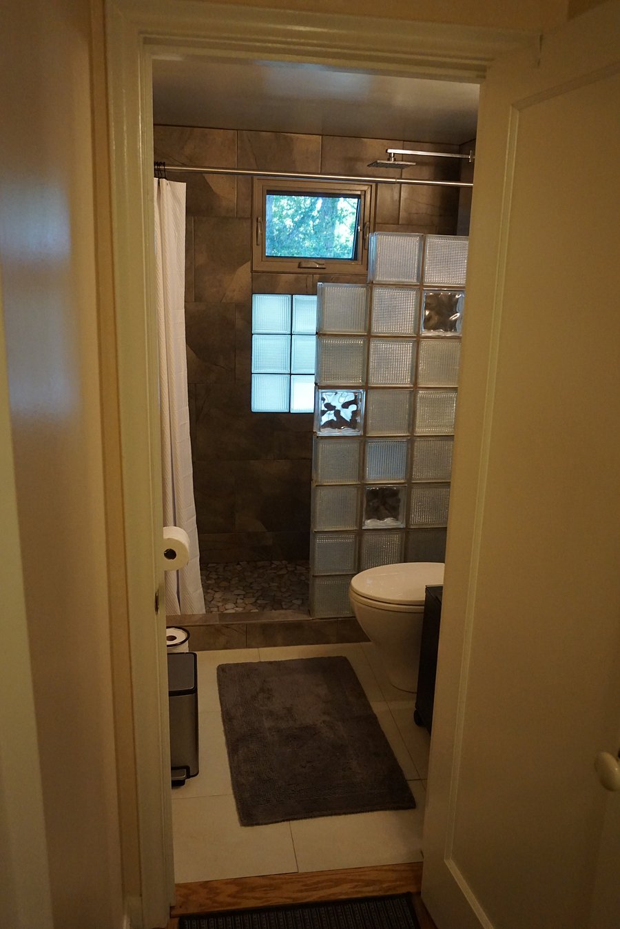 Main Upstairs Bathroom

