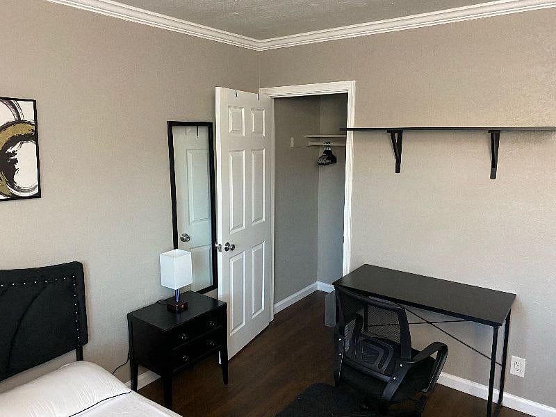 Bedroom 3 $1000 100sq ft