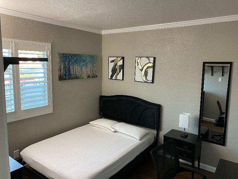 Bedroom 3 $1000 100sq ft
