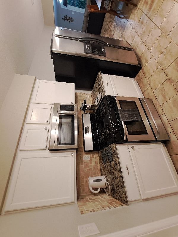 Full kitchen 
