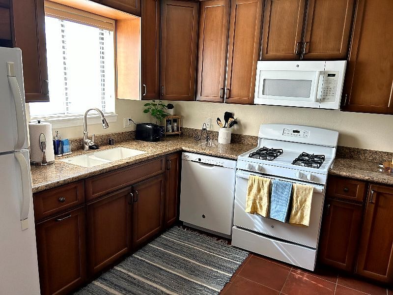 Nice kitchen with plenty of storage and stocked with all the essentials. 