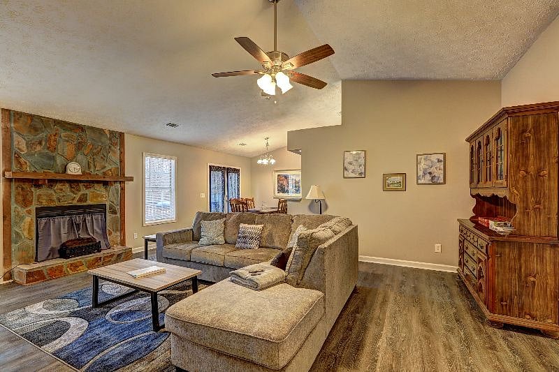 Furnished Finder property 546005_1 photo 3
