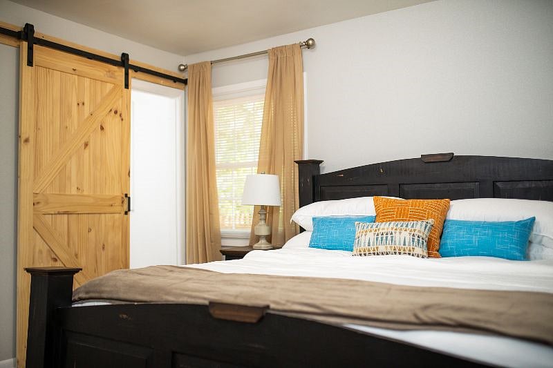 Master Bedroom: King Size Bed
