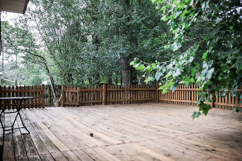 Large Deck: Covers 3/4 length of the entire house