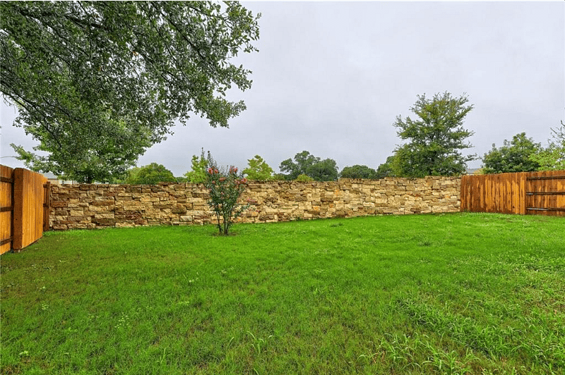 Fenced-in Private Yard