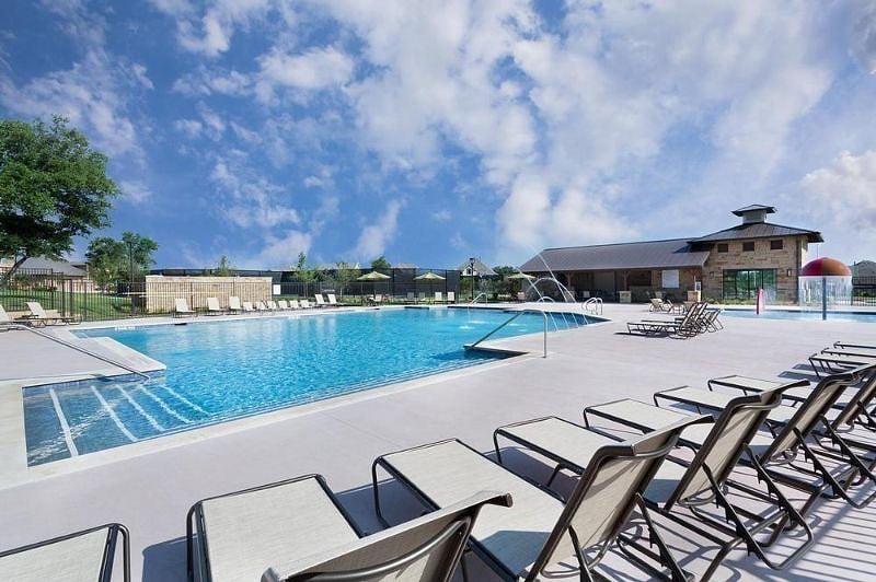 Community Pool (availability may vary depending on the season)
