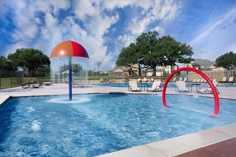 Community Pool (availability may vary depending on the season)