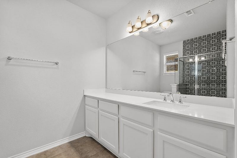 Junior Ensuite on main level