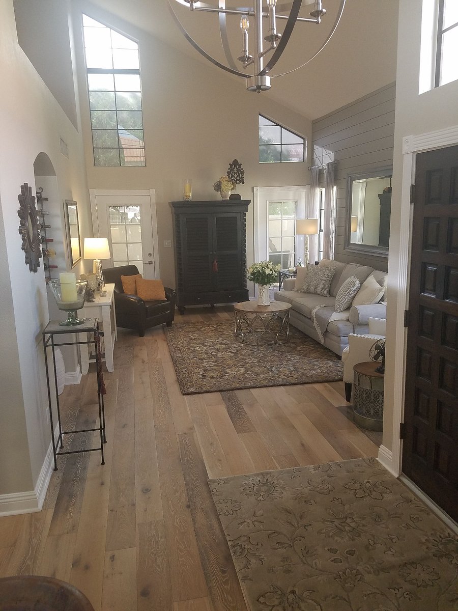 Living Room with DVD & Smart TV in Cabinet 