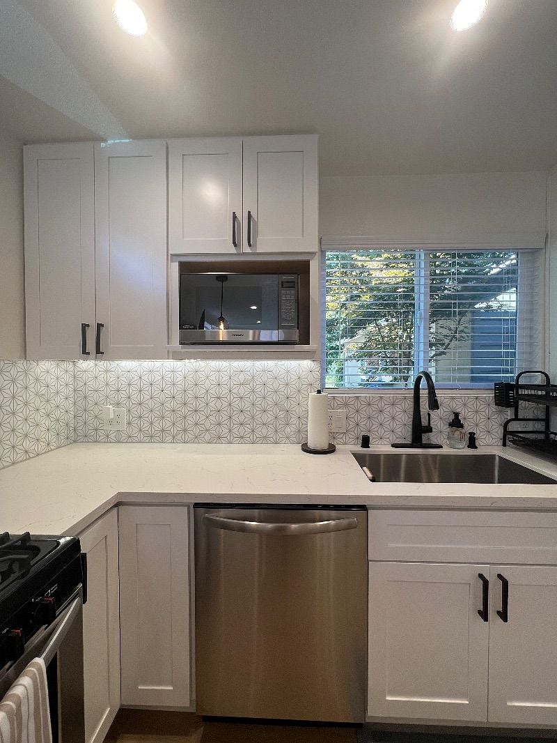 Gorgeous under cabinet lighting with remote control for various colors, patterns, dimming effects, etc.