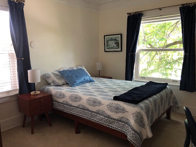 Front bedroom with queen bed