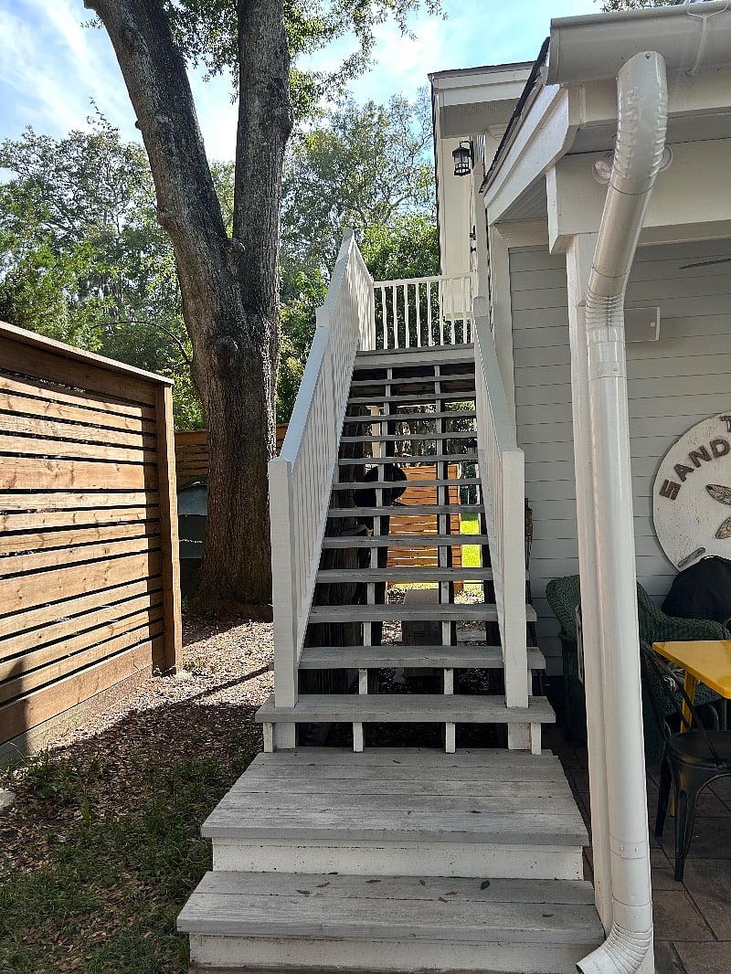 Apartment stairs in back of detached garage