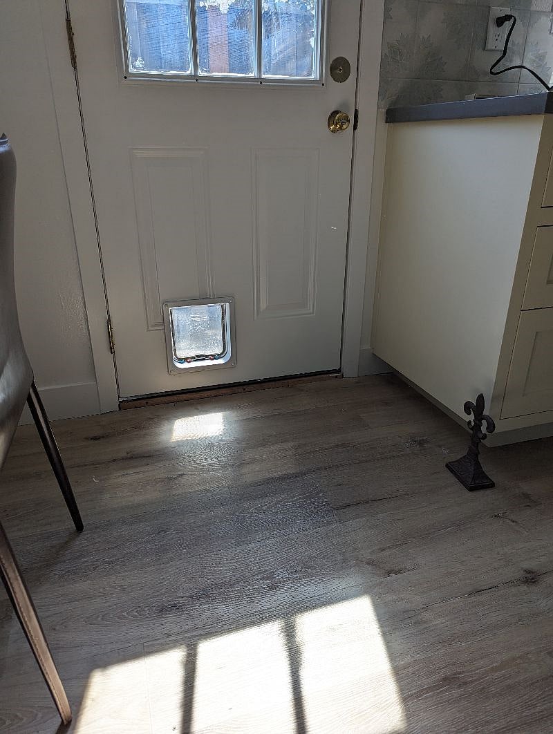 Small/medium pet door