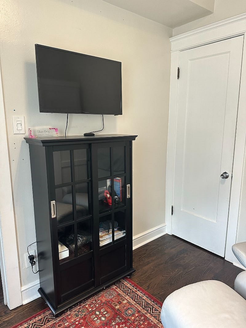 36" television with Roku to stream your favorite apps