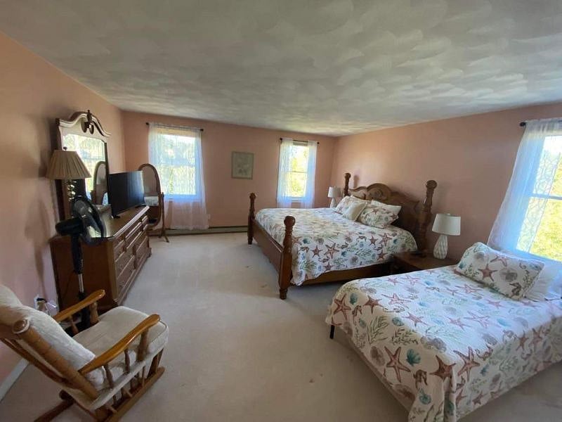 1st bedroom 1 King 1 Twin