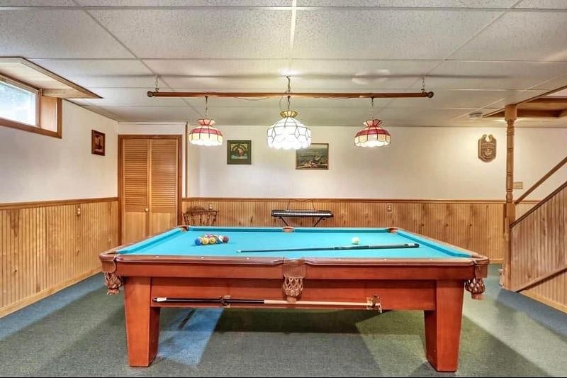 Pool table
