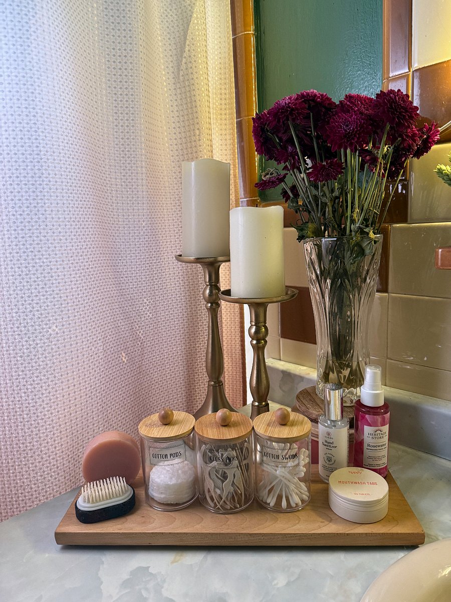 Bathroom ammenities include 