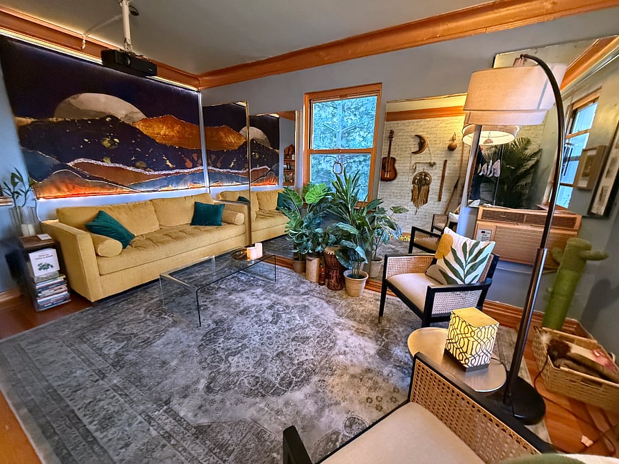 Alternative view of lounge