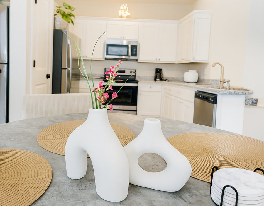 Immaculate and inviting. This kitchen is sparkling clean and beautifully designed. We've ensured it has all the essentials for cooking a proper, delicious meal during your stay.