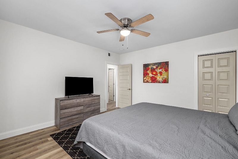 2nd Bedroom - King Bed