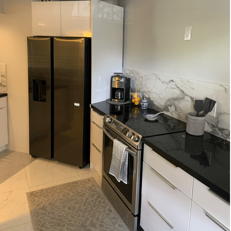 Full kitchen