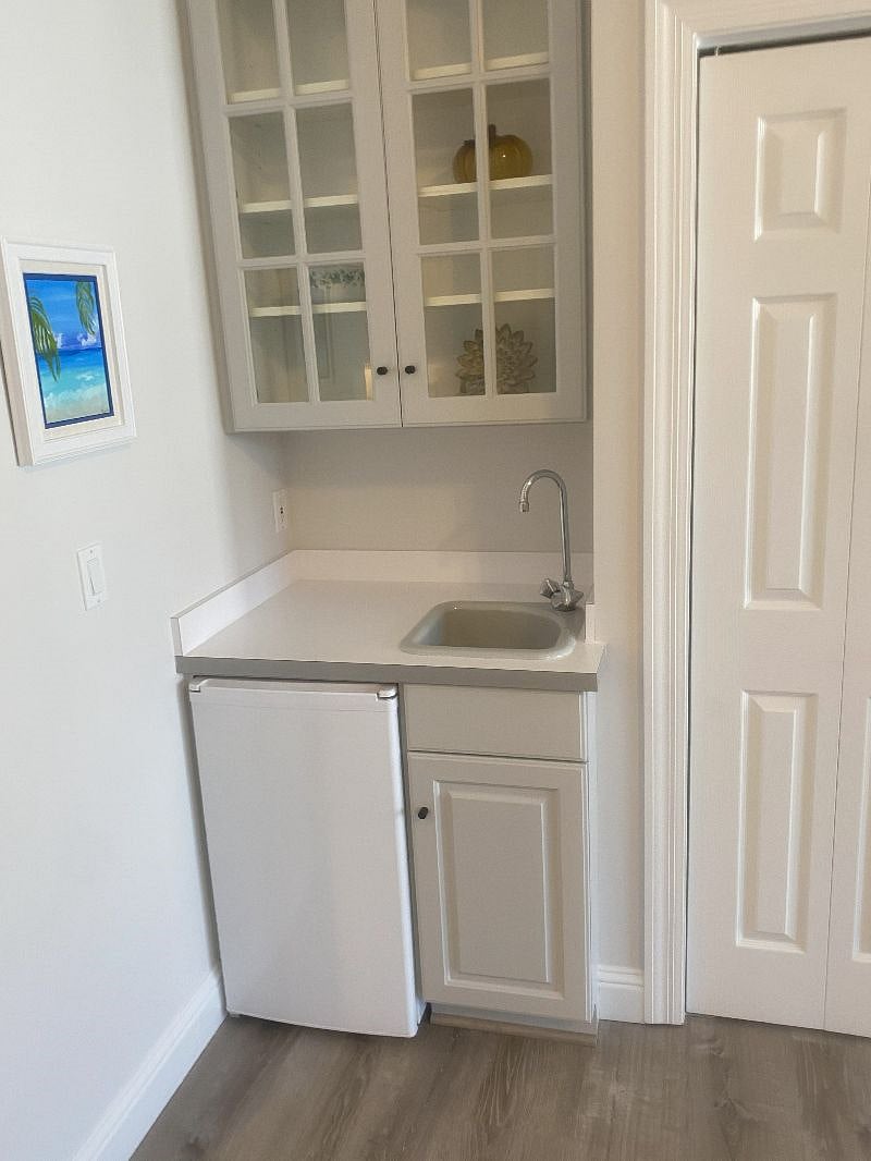 Mini Wet Bar