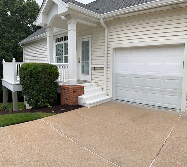 Private entry with coverd porch & deck