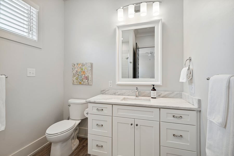 1st floor King ensuite area