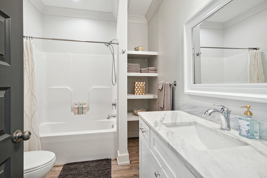 Queen full bath upstairs