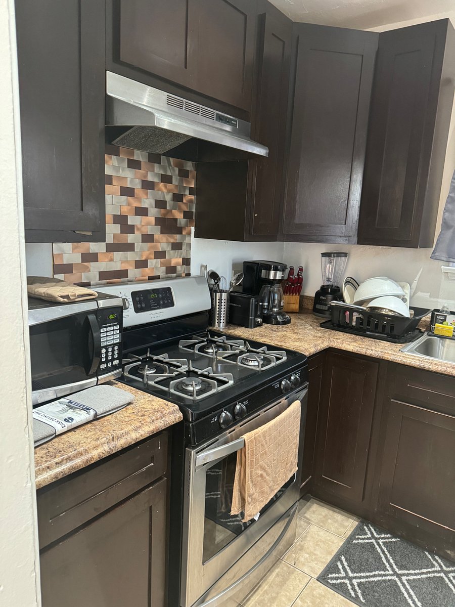 Full size kitchen, stove with oven, microwave, coffee machine