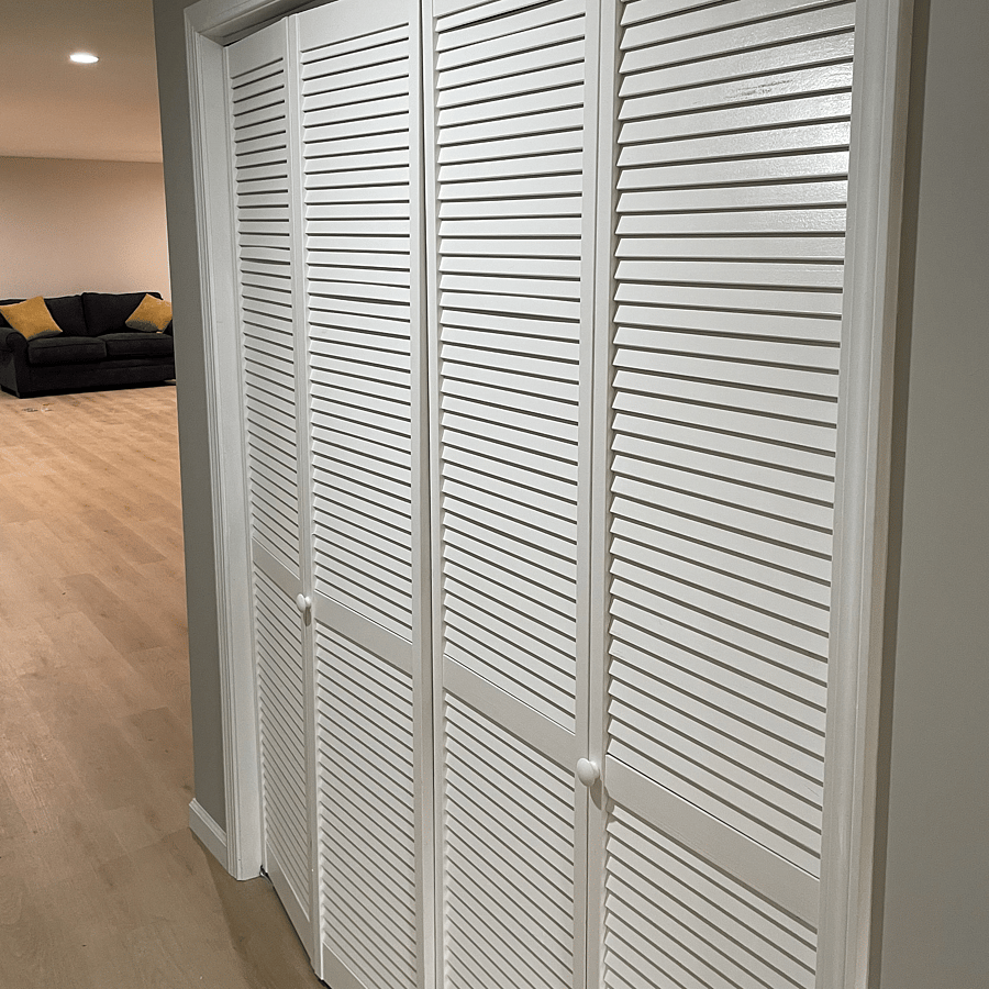 Louvered oors keep your lanudry area seperate from the main living spaces