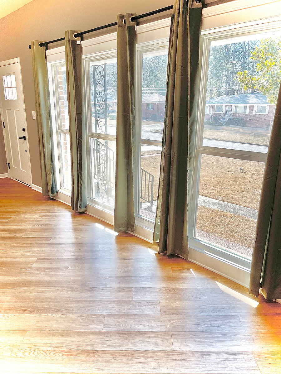 Natural light for additional seating area 