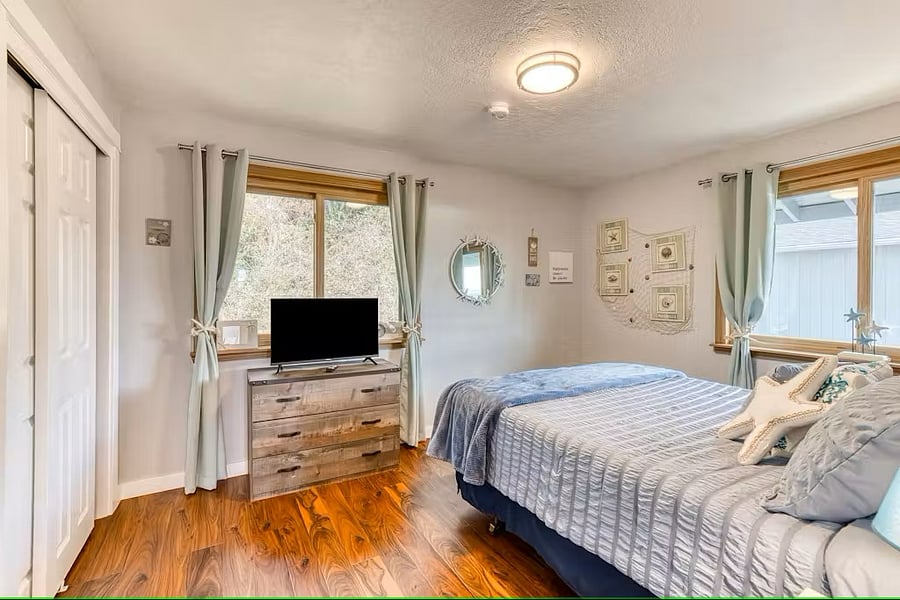 Upstairs Bedroom 2