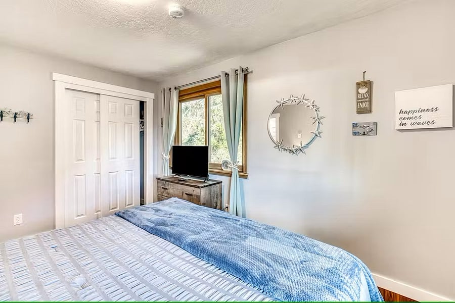 Upstairs Bedroom 2