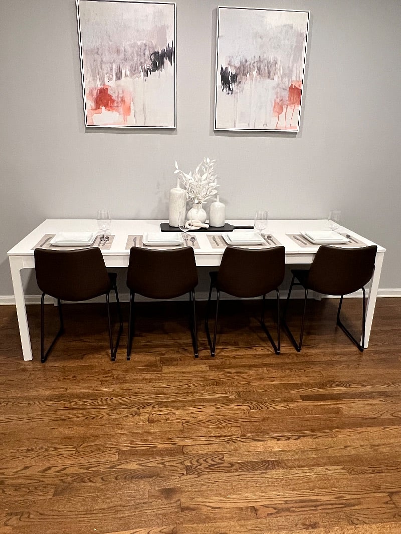 Dining area to seat 4 or more. 