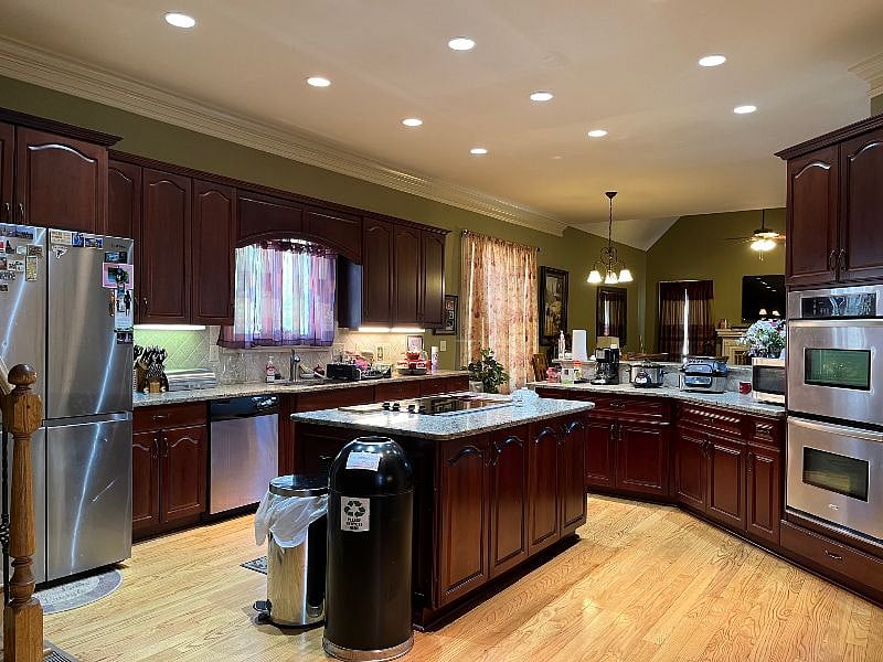 Full Kitchen where You can Stir it Up In the Pan