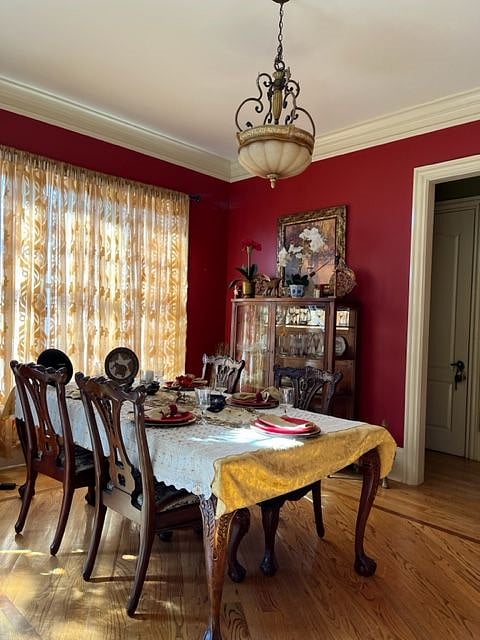 May not have a lot of dining time but you will have plenty of dining space.