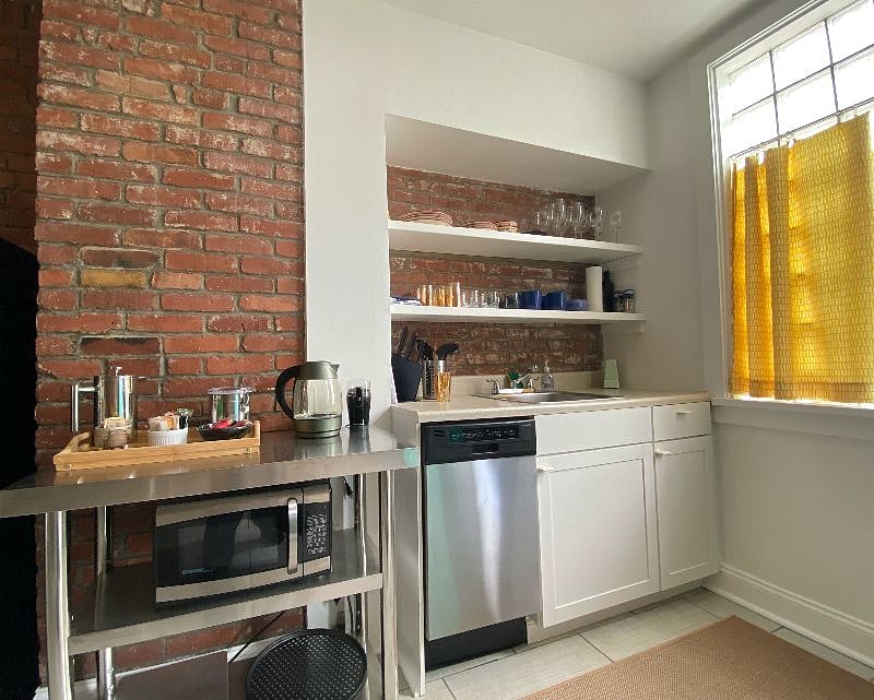 full kitchen