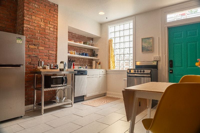 full kitchen