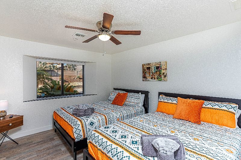 2nd bedroom two queen beds